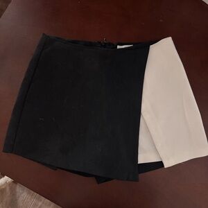 Superdown Black and White Mini Skort